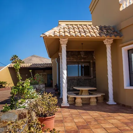 Cuevas Villa