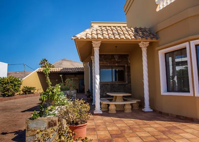 Cuevas Villa