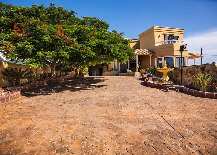 Cuevas Villa