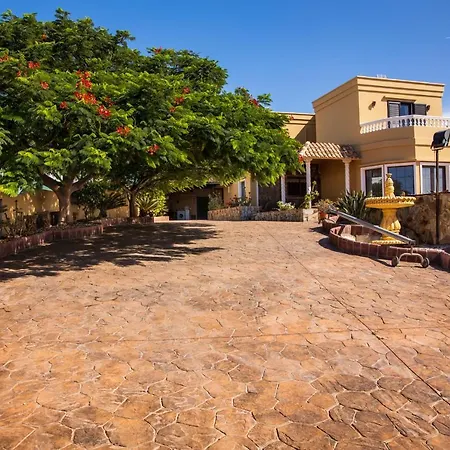 Cuevas Villa